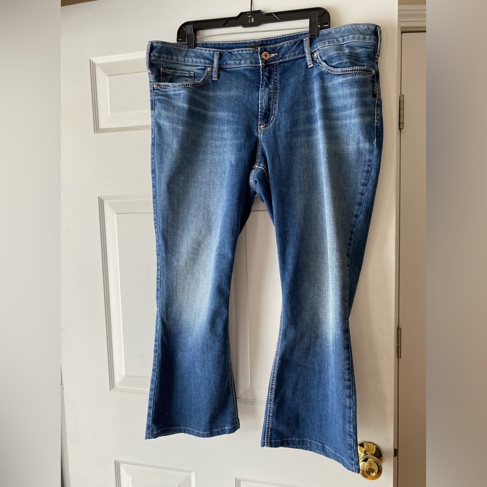 Silver jeans women’s plus! Super cute and flattering jeans.